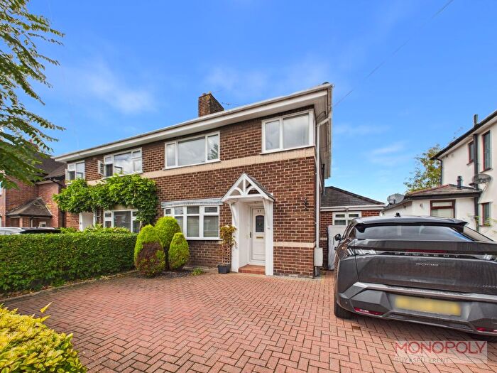 3 Bedroom Semi-Detached House For Sale In Haytor Road, Wrexham, LL11