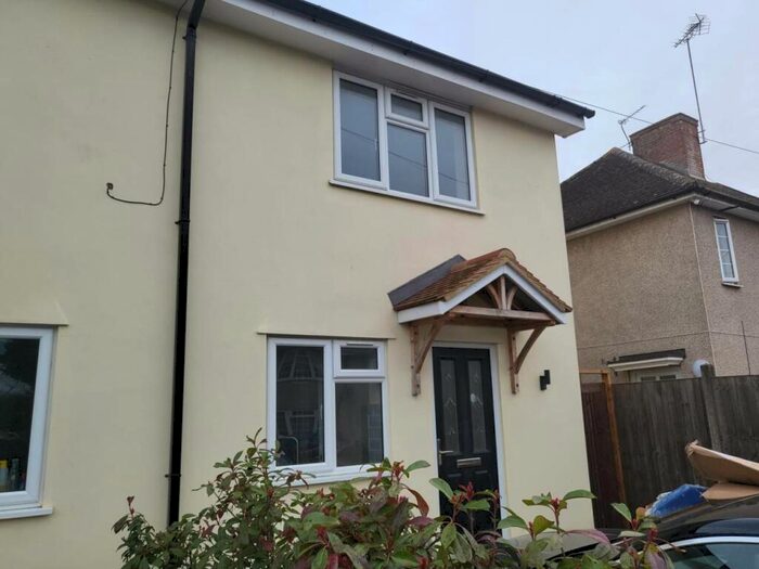 3 Bedroom House To Rent In Clarkes Road, Hatfield, AL10