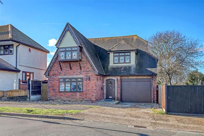 4 Bedroom Detached House To Rent In Highcliff Road, Benfleet, Essex, SS7