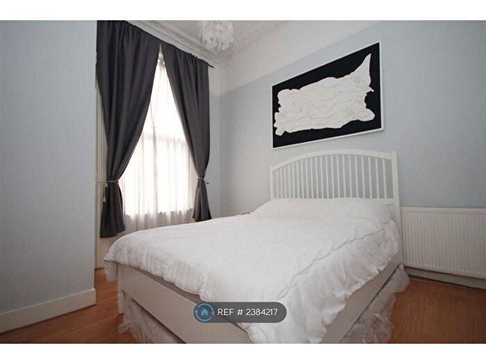 1 Bedroom Flat To Rent In Perham Road, London, W14