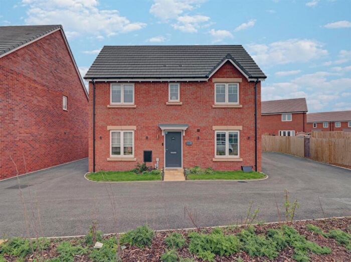 3 Bedroom Detached House To Rent In Brooklime Road, Warwick, CV34
