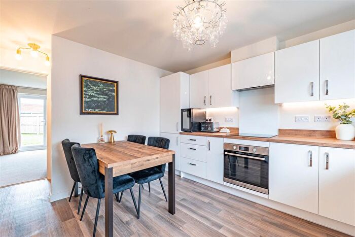 3 Bedroom Semi-detached House For Sale In Goldcrest Avenue, Leyland, PR26