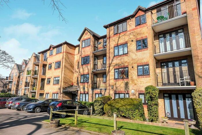 3 Bedroom Flat To Rent In Balmoral Court, The Avenue, Beckenham, BR3