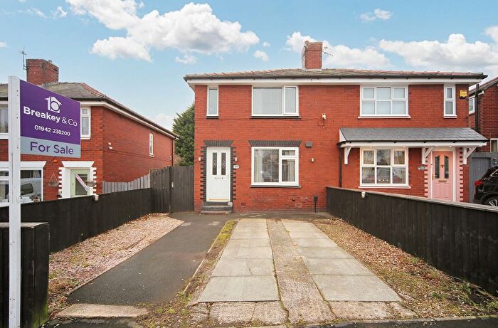 3 Bedroom Semi-Detached House For Sale In Acacia Crescent, Wigan, WN6
