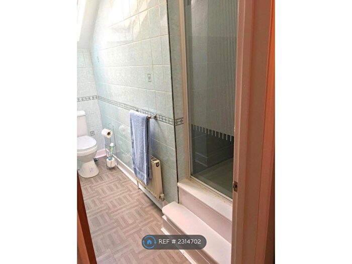 1 Bedroom Flat To Rent In Streatham High Road, London, SW16