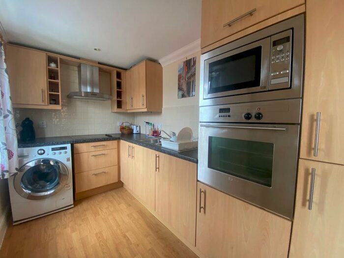 2 Bedroom Apartment To Rent In Old Town, SN1