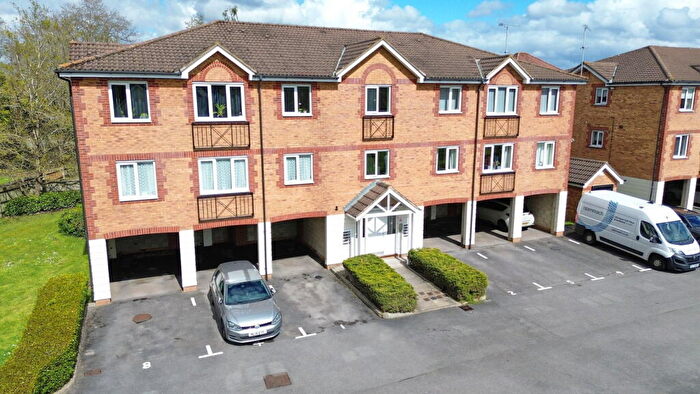 2 Bedroom Apartment For Sale In Ellen Drive, Fleet, GU51