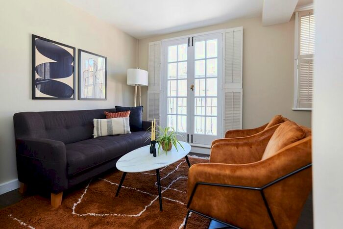 2 Bedroom Flat To Rent In Royal Crescent Mews, London, W11