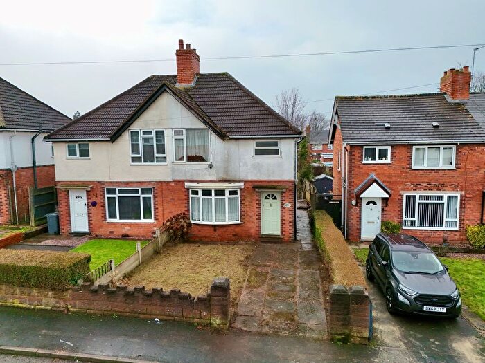 3 Bedroom Semi Detached House For Sale In Yew Tree Road, Walsall, WS5