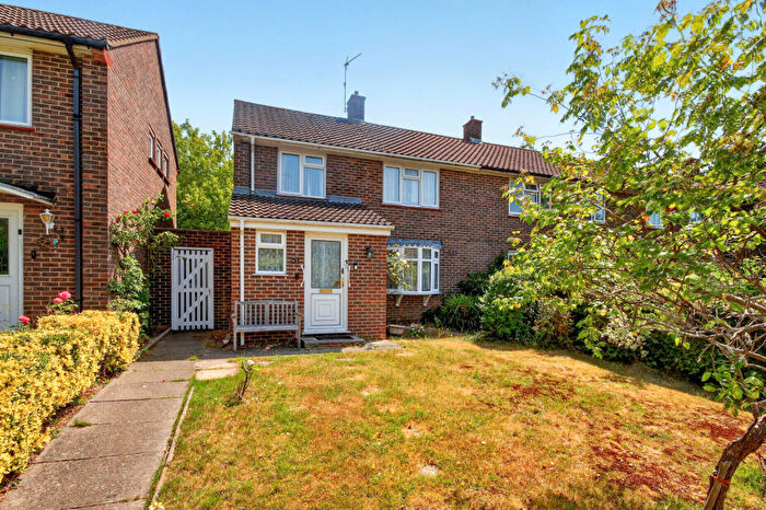 3 Bedroom End Of Terrace House For Sale In Oakwood Road, Bracknell, RG12