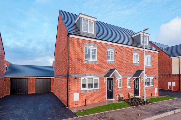 4 Bedroom Semi-Detached House To Rent In Wimblebury Close, Stoke-On- Trent, ST3