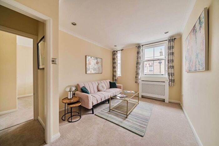 1 Bedroom Flat For Sale In Drayton Gardens, South Kensington, London, SW10