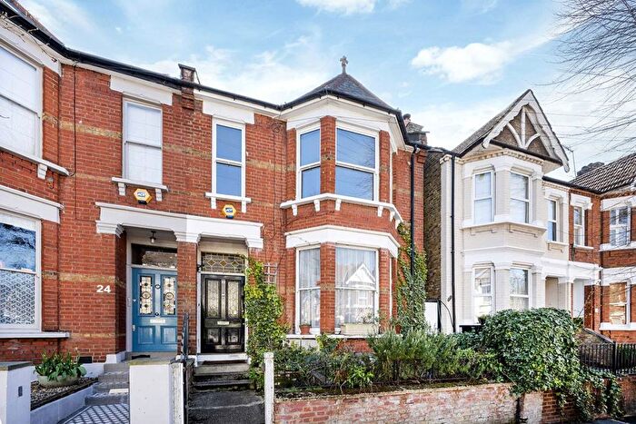 2 Bedroom Flat To Rent In Grafton Road, Acton, W3