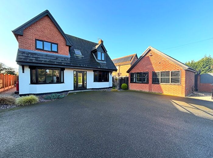 4 Bedroom Detached House For Sale In Thorpe In Balne, Doncaster, South Yorkshire, DN6