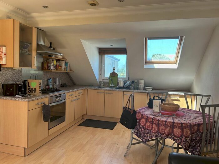 1 Bedroom Flat To Rent In The Parade, Roath, Cardiff, CF24