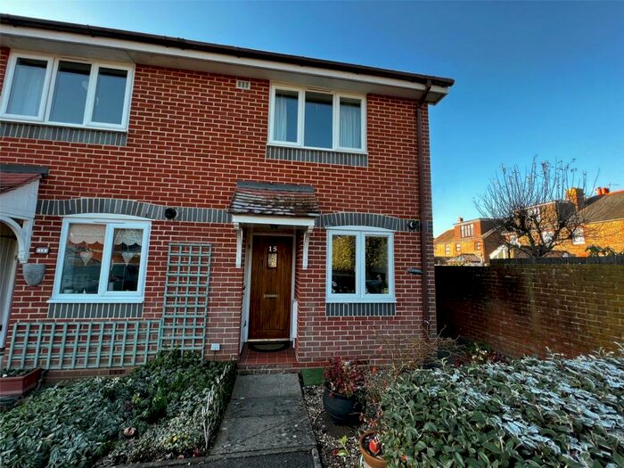 2 Bedroom End Of Terrace House To Rent In Jenny Lane, Lingfield, Surrey, RH7