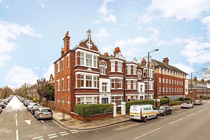 3 Bedroom Flat To Rent In Cowley Mansions, Mortlake, SW14