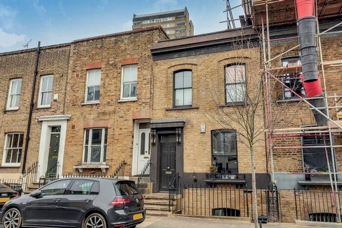 3 Bedroom Semi-Detached House To Rent In Ellesmere Road, Victoria Park, London, E3