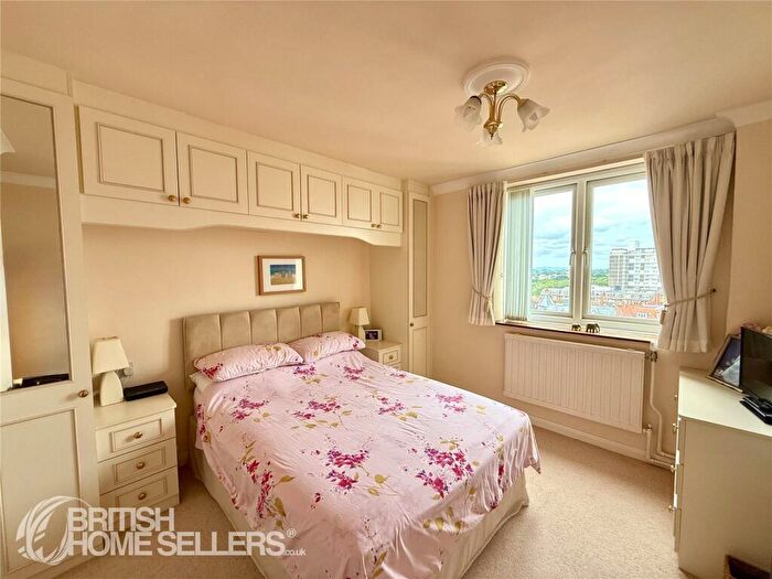 2 Bedroom Apartment For Sale In West Cliff Road, Bournemouth, Dorset, BH2