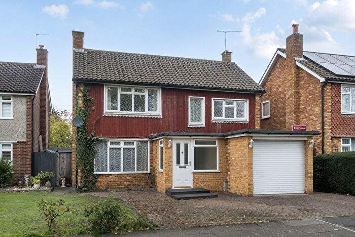 4 Bedroom Detached House For Sale In Minsterley Avenue, Shepperton, TW17
