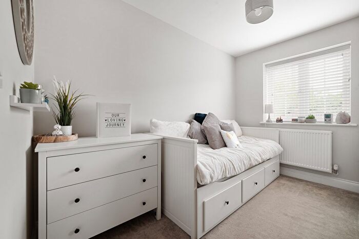 2 Bedroom Flat For Sale In Chertsey Road, Ashford, TW15