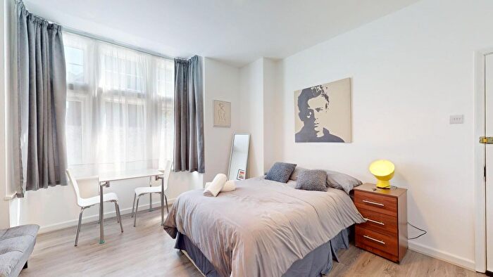 Studio To Rent In Park Avenue, London, NW2