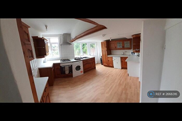 6 Bedroom Semi-Detached House To Rent In Queens Rd, Leicester, LE2