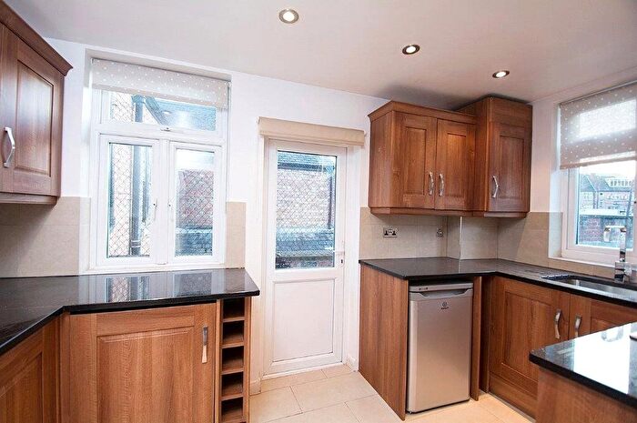 1 Bedroom Flat To Rent In High Street, Walton-On-Thames, Surrey, KT12