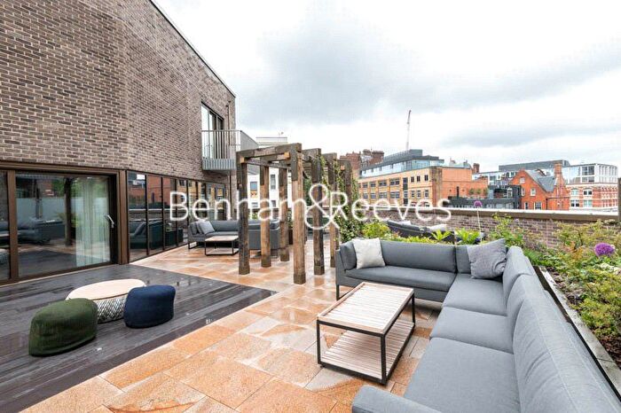 2 Bedroom Flat To Rent In Phoenix Place, London, WC1X