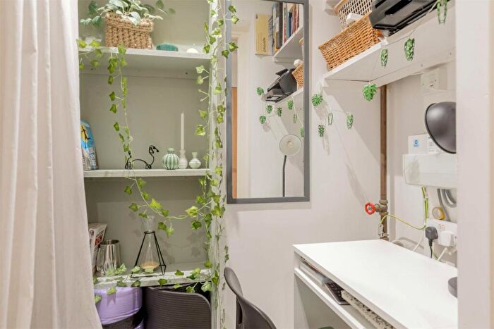 1 Bedroom Flat For Sale In Lower Gilmore Bank, Fountainbridge, Edinburgh, EH3