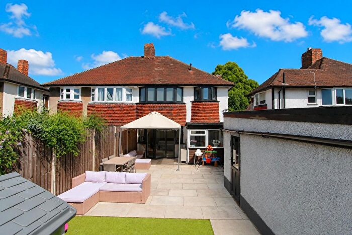 3 Bedroom Semi-Detached House For Sale In The Ridgeway, Waddon, CR0