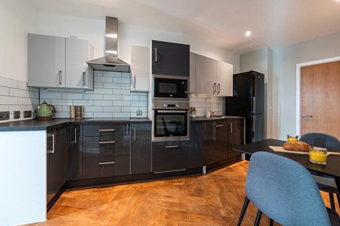 2 Bedroom Flat To Rent In Block A, Oldham Road, M4