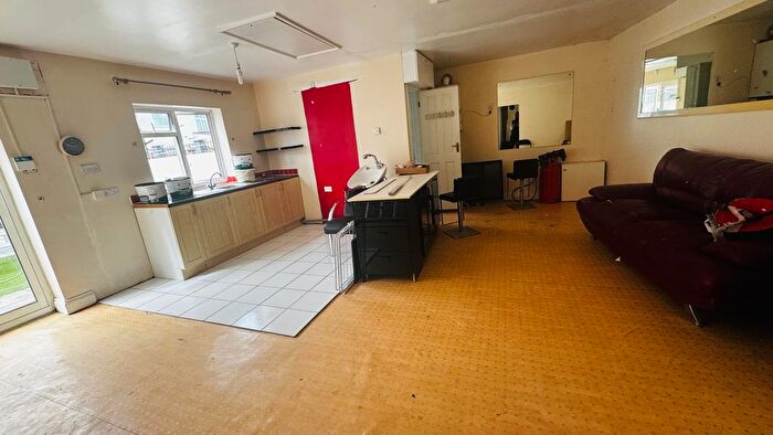 2 Bedroom Flat To Rent In Melbury Avenue, Southall, UB2