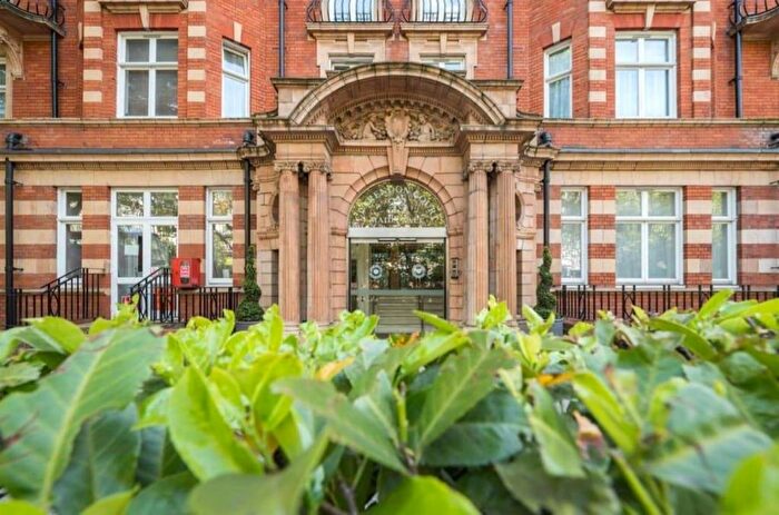 2 Bedroom Flat For Sale In Maida Vale, London, W9