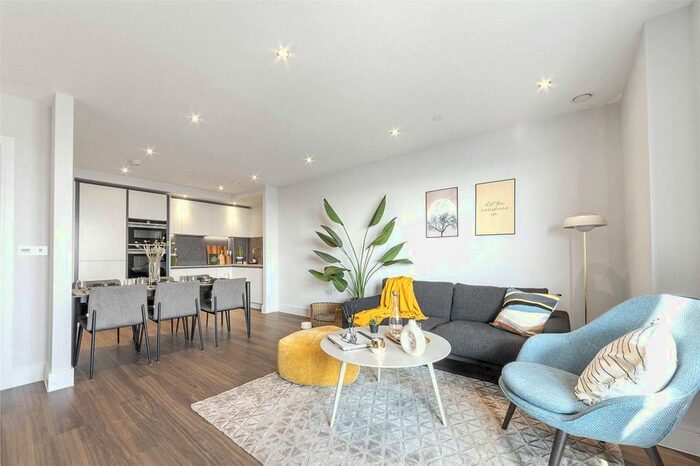 3 Bedroom Flat To Rent In Uncle Southall, Merrick Road, Southall, UB2