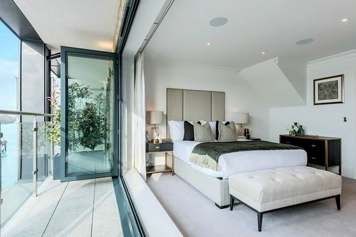 3 Bedroom Town House To Rent In Rainville Road, London, W6