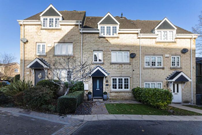 4 Bedroom Town House For Sale In College Avenue, Lindley, Huddersfield, HD3