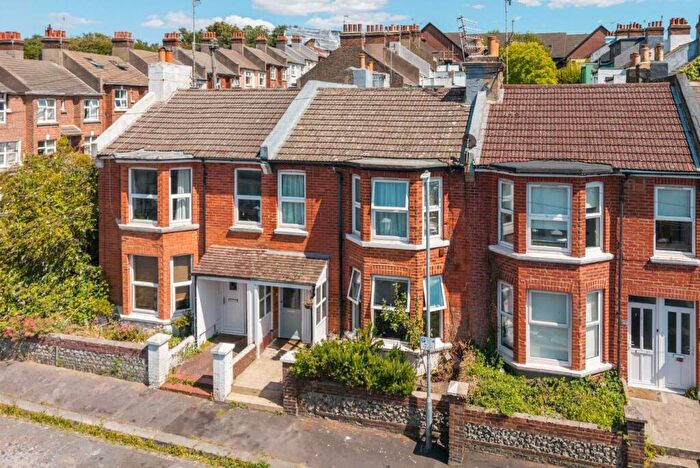 2 Bedroom Apartment For Sale In Shanklin Road, Brighton, BN2