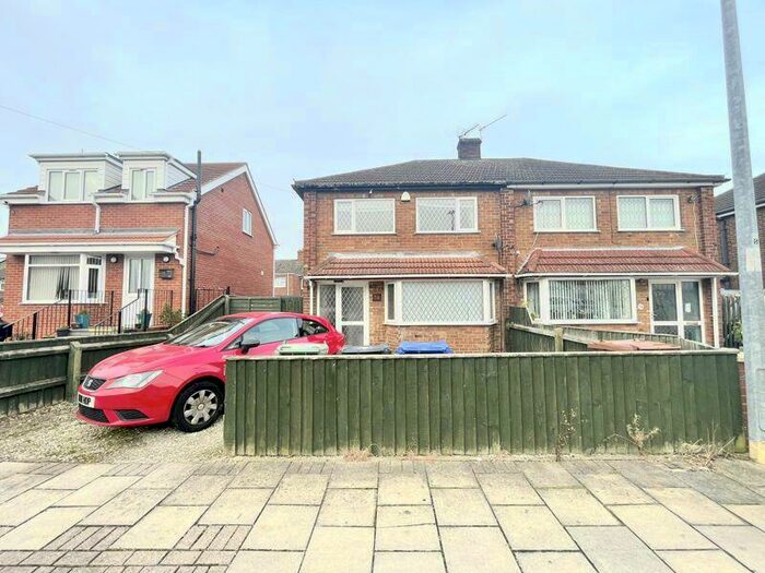 3 Bedroom Semi-Detached House To Rent In Springway Crescent, Grimsby, DN34