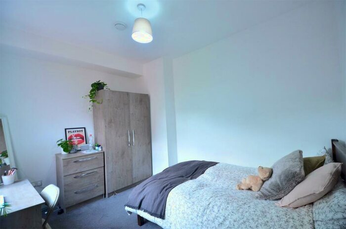 5 Bedroom Terraced House To Rent In &#. Pppw Group Of People. Bedroom Student House InTeignmouth Rd, Selly Oak. Mins Walk To University Of Birming, B29