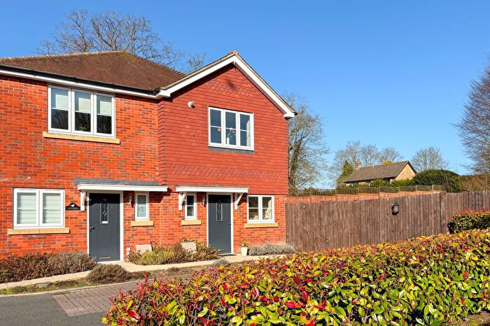 2 Bedroom Maisonette For Sale In Paddock Way, Alresford, SO24