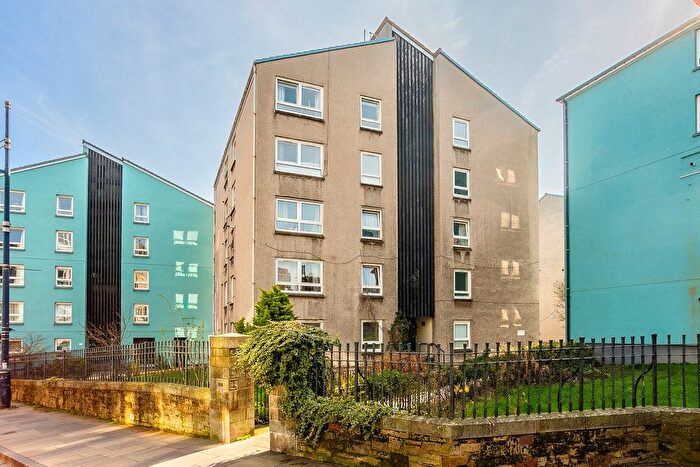 1 Bedroom Flat For Sale In Holyrood Road, Edinburgh, EH8