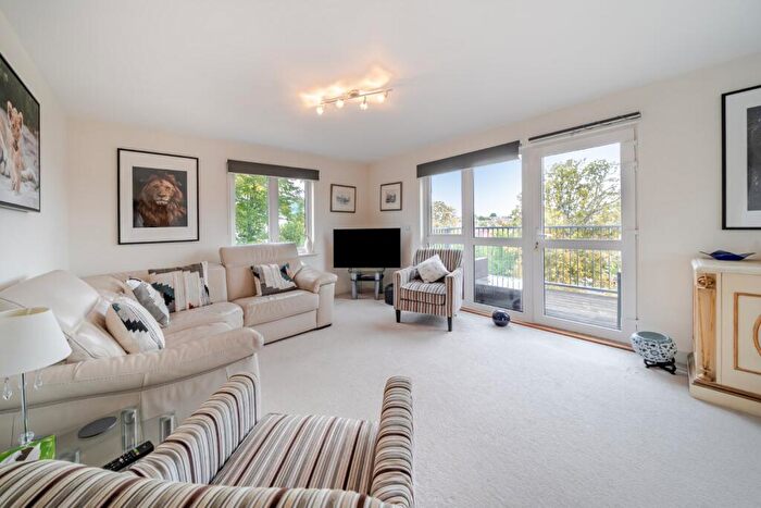 3 Bedroom Flat For Sale In Limerick Close, Balham, London, SW12