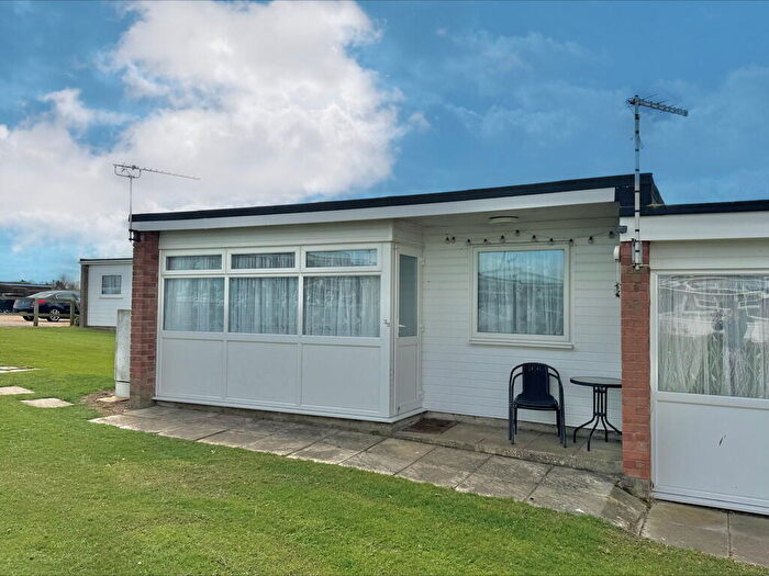 2 Bedroom Chalet For Sale In Newport Road, Hemsby, Great Yarmouth, NR29