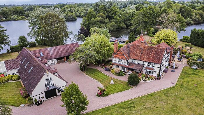 8 Bedroom Detached House For Sale In Searles Farm Lane, Burghfield, Reading, RG30