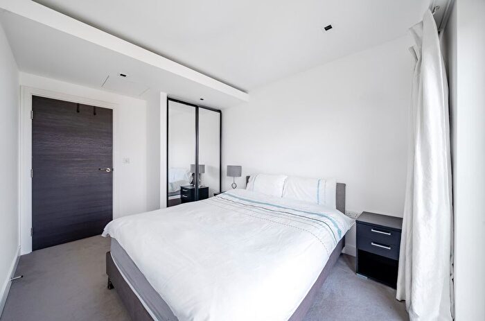1 Bedroom Flat For Sale In Kew Bridge Road, Brentford, TW8