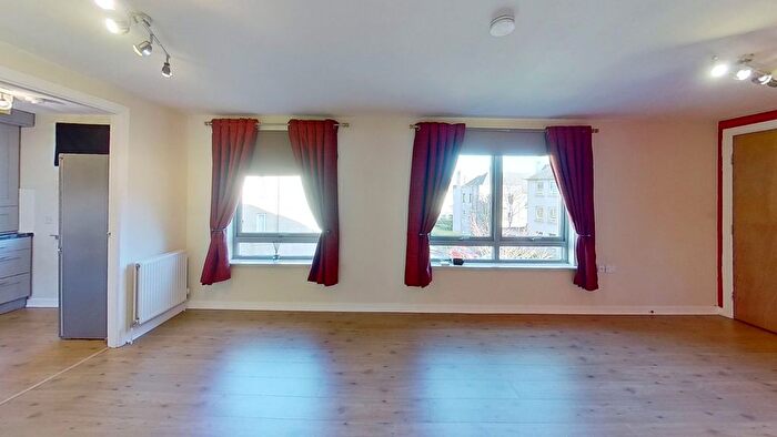 2 Bedroom Flat To Rent In Restalrig Drive, Edinburgh, EH7