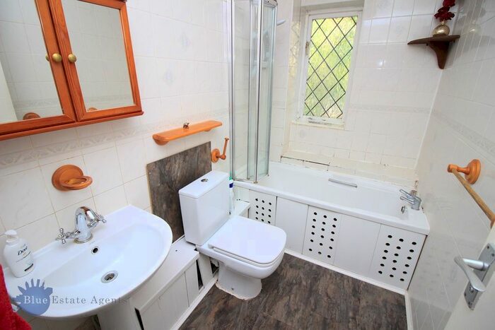 1 Bedroom Semi-Detached House To Rent In Hawthorn Close, Hounslow, TW5