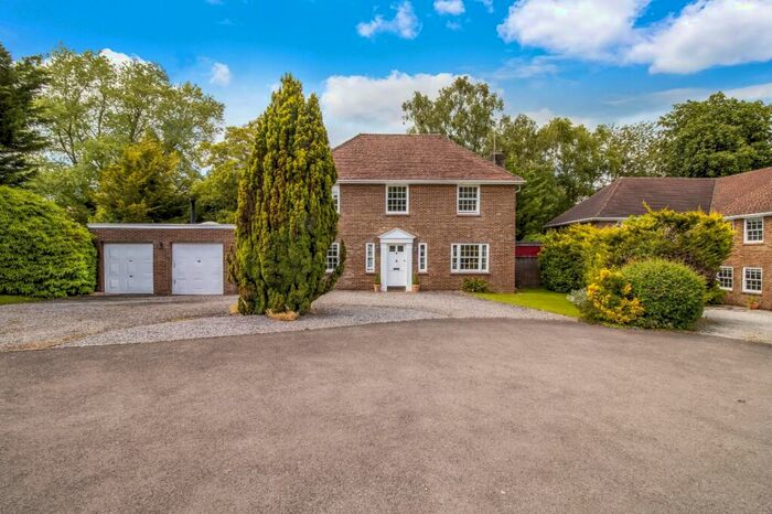 4 Bedroom Detached House For Sale In Hambledon Close, South Cerney, Cirencester, Gloucestershire, GL7