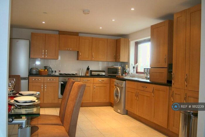 3 Bedroom Penthouse To Rent In Kenninghall Road, London, E5